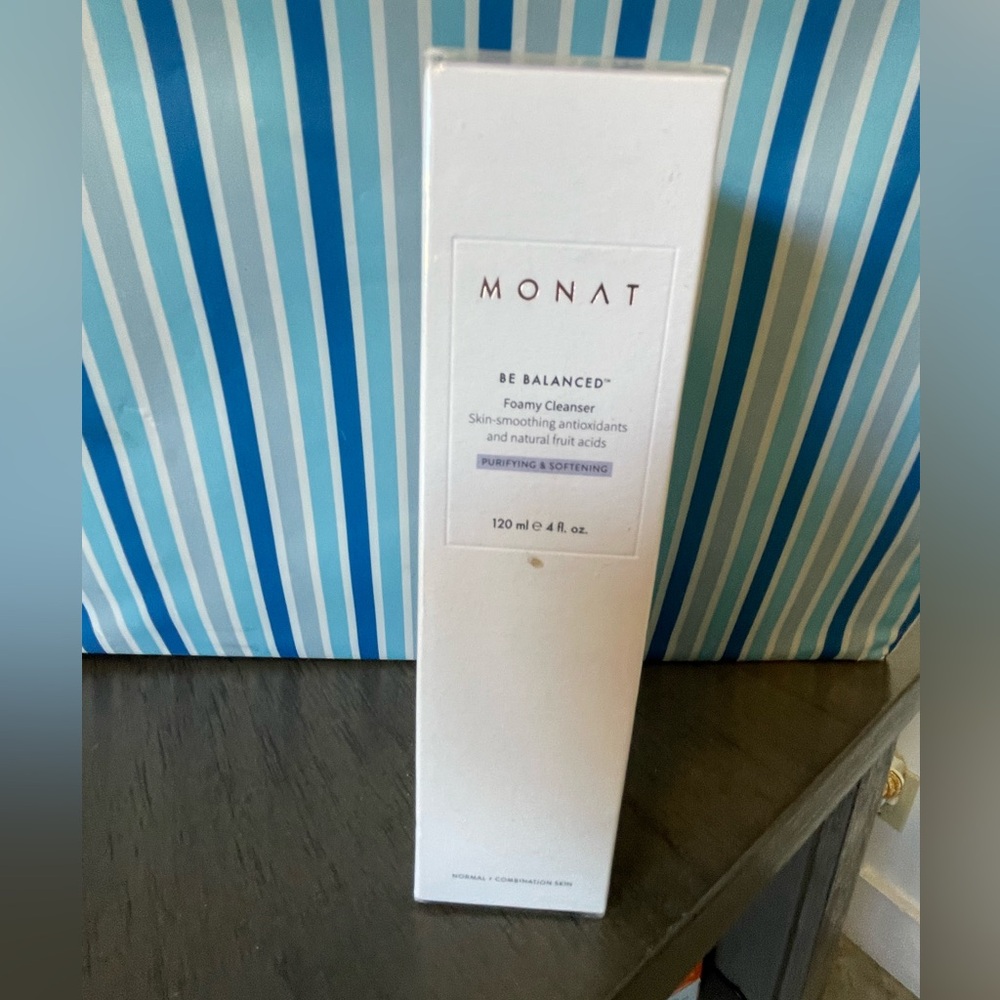 Monat Be Balanced Foamy Face Cleanser 4 Fluid Ounces NIB